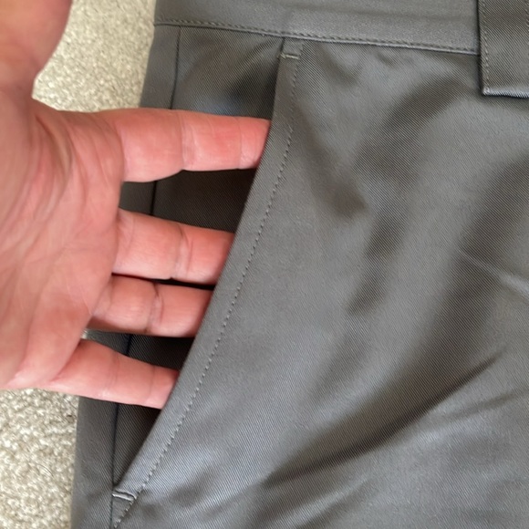 Men’s Izod golf shorts. New condition. - Picture 2 of 6